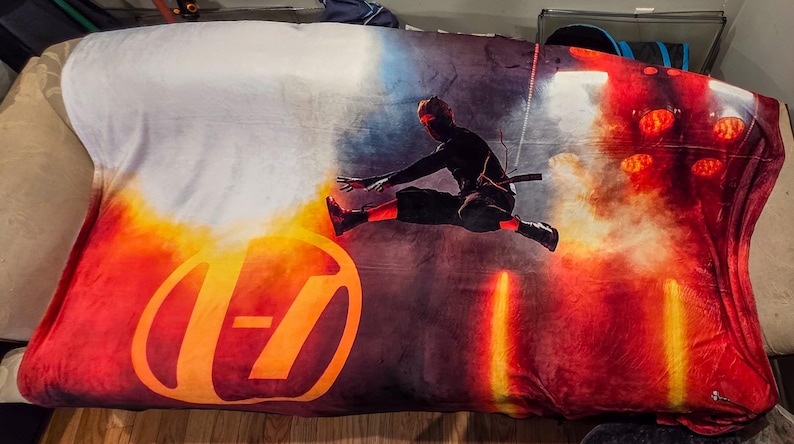 Twenty One Pilots Concert Blanket - Tyler Joseph Jump Shot | BREACH / Clancy Tour Plush Velveteen Throw image 5