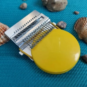Speedweve type, small loom, Darning tool with plastic disc (14 hooks)