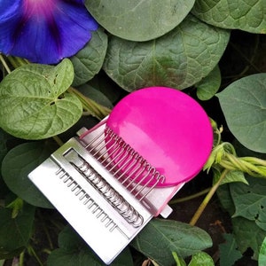 Speedweve type, small loom, Darning tool with plastic disc (14 hooks)