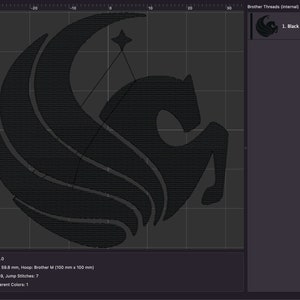 Peut inclure: Motif de broderie noir représentant un cheval stylisé dans un croissant de lune, avec une étoile au-dessus. Le design est affiché sur un écran numérique, avec des détails techniques, taille (6.1 cm x 5.98 cm) et nombre de points (6 289).