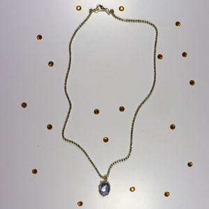 Collar ovalado azul claro, colgante azul claro, collar ovalado, cadena de diamantes de imitación, collar oblongo azul claro, colgante de forma elíptica