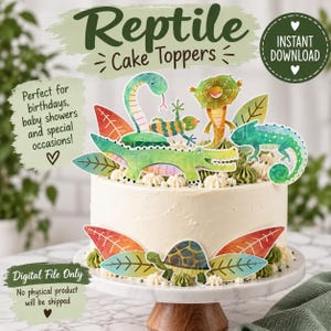 Könnte beinhalten: Ein runder, weiß glasierter Kuchen, dekoriert mit Reptilien-Kuchentoppern aus Papier, darunter eine Schlange, eine Eidechse, ein Krokodil, ein Chamäleon und eine Schildkröte sowie Blätter. Text: Reptile Cake Toppers, Instant Download.