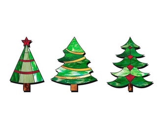 Könnte beinhalten: Fünf Weihnachtsbaumschmuck, jeder mit einem anderen Design. Der Schmuck ist grün, rot und gold auf weißem Hintergrund. Der Schmuck ist alle in einer Reihe auf weißem Hintergrund.