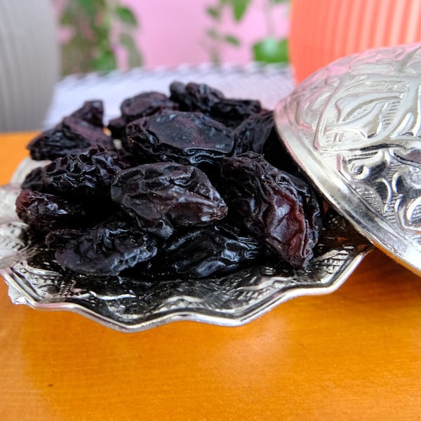 Organic Black Raisins, Black seed bearing raisins, Turkish Black Raisins, Black Currants, Natural Dried Black raisins