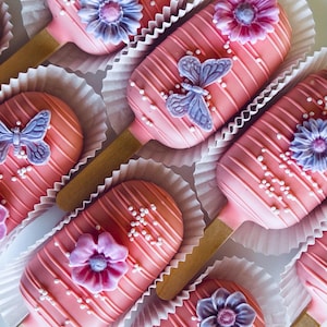 Torciki koralowe z motylami i kwiatami Babyshower Urodziny Wydarzenia Pierwsze urodziny dziecka Ślub