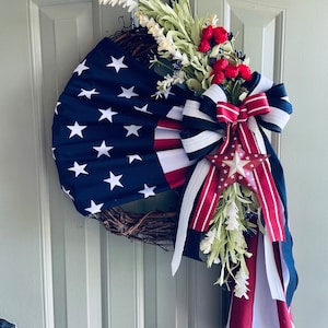 Classico americano - 4 luglio, ghirlanda patriottica, America, rosso, bianco e blu, ghirlanda con bandiera americana, decorazioni estive.