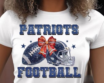 Patriots fotbollsglitter PNG, glitterhjälm och röd rosett i strass, sublimeringsdesign för New England-matchdag, mammatröja, digital nedladdning