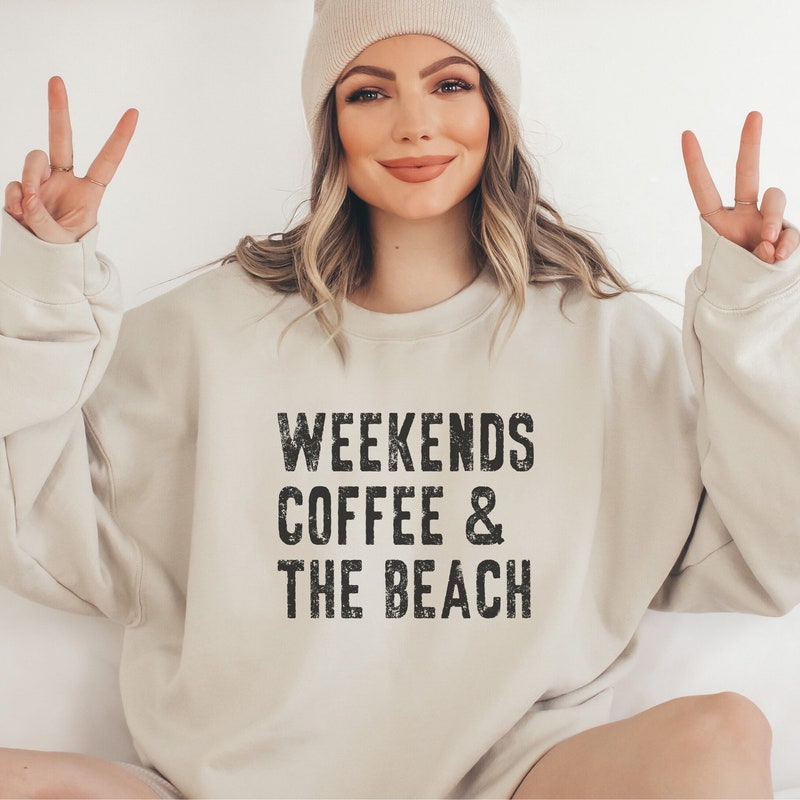 Soleil Mer Vacances Hoodie - Relaxing Beach Vibes Sweatshirt for Summer Getaways main image 1