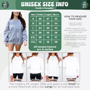 Op de afbeelding: Een maattabel voor unisex hoodies en sweatshirts van The Simple West. De tabel toont afmetingen in inches voor breedte, lengte en mouwlengte, van maat S tot 3XL. Instructies over hoe te meten zijn ook opgenomen.