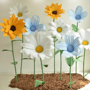 Decorazioni di grandi dimensioni in EVA con margherite e girasoli per installazioni di eventi