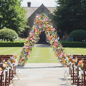 Arreglos florales artificiales inspirados en flores silvestres para bodas de primavera y verano