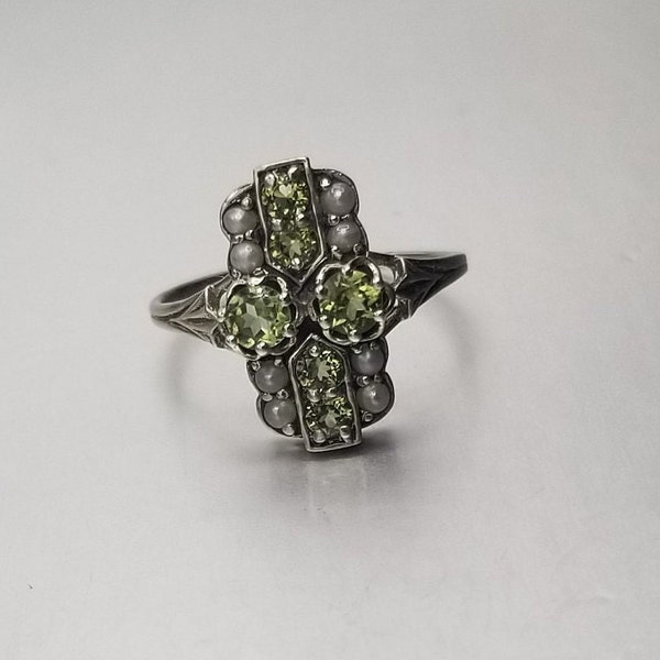 Vintage sterling silver 925 peridot and pearl art deco ring size 6.5