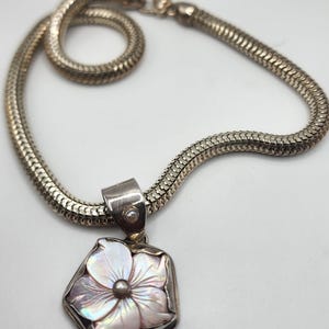 Sterling Silver Carved Pink Mother of Pearl Flower Pendant Pearl 18&quot; Necklace