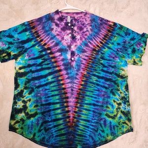 XL Tie Dyed Henley Shirt