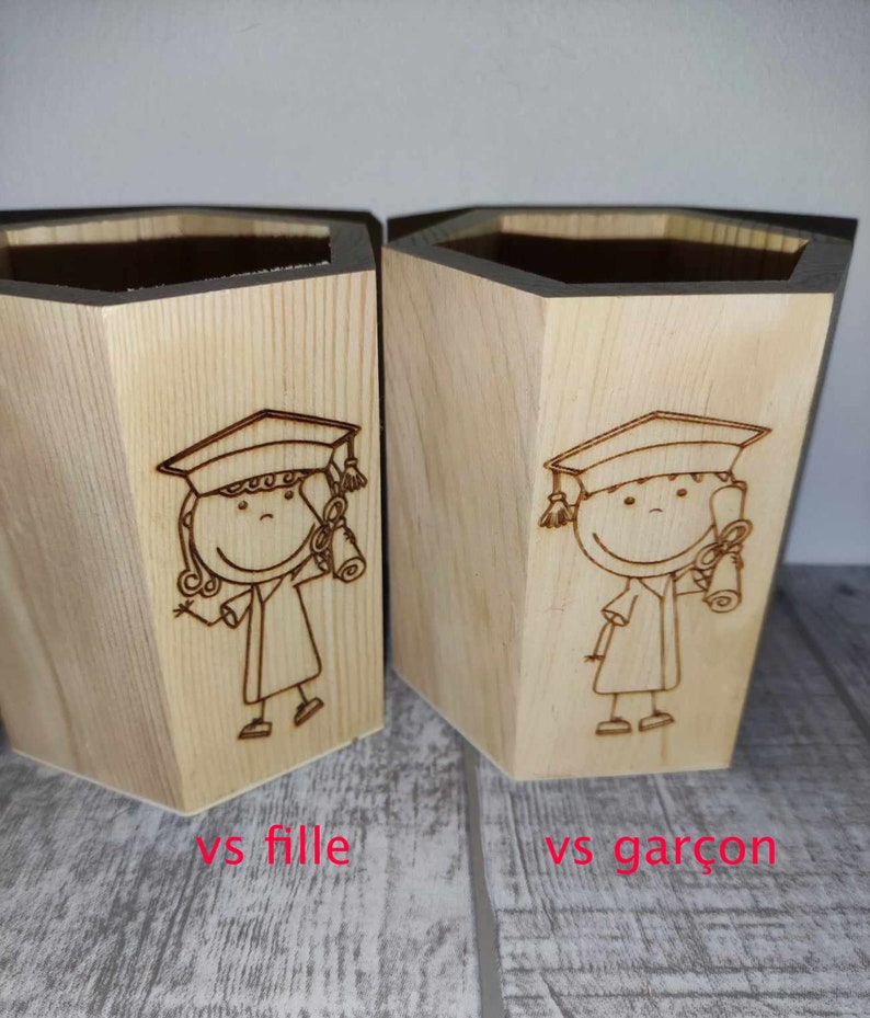 Pot à Crayons Personnalisable En Forme De Crayon - En Bois, Deux Tailles - Idéal Cadeau étudiant Ou Enseignant