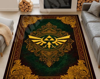 Könnte beinhalten: Ein rechteckiger Teppich mit dunkelgrünem Hintergrund und einem goldenen Emblem in der Mitte. Der Teppich hat verzierte goldene Schnörkel an den Rändern und einen goldenen Rand. Das Emblem ist ein stilisiertes Design mit Flügeln.