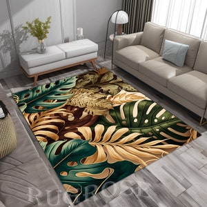 Puede incluir: Una alfombra verde y dorada con un patrón de hojas tropicales. La alfombra presenta hojas grandes y estilizadas en tonos de verde, dorado y marrón.