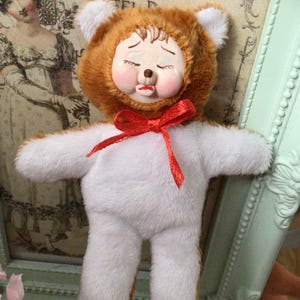 Vintage Kitschy Rushton inspired clay face crying bear plushie