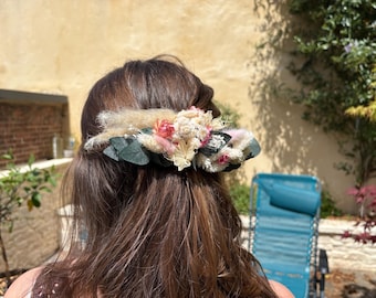 Floral hair clip, composed of real flowers, meticulously handmade.