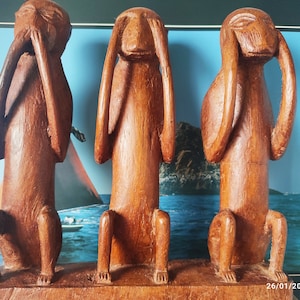 THE THREE MONKEYS Secret of happiness