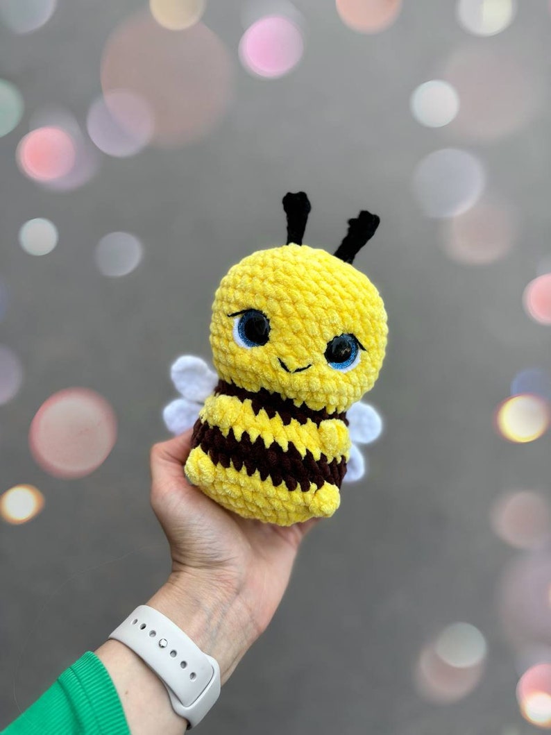 No-Sew Crochet PatternBee Betty Amigurumi Bumblebee Plushie No Sew Kawaii Plushies Amigurumi Toy Cute Stuffed Animal zdjęcie 2