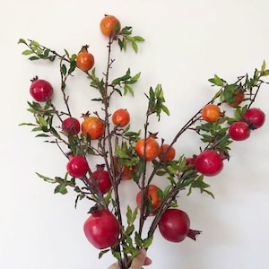 Realistic Pomegranate Long Branch with Foliage Artificial, Fall Fruit Craft, Home Floral Decor, Party Flower Arrangement, for Outdoor Indoor