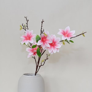 Realistic Magnolia Stem with Leaves, Lifelike Magnolia, Artificial Flower Craft, Home Floral Decor,Wedding Centerpieces, Rustic Home Decor