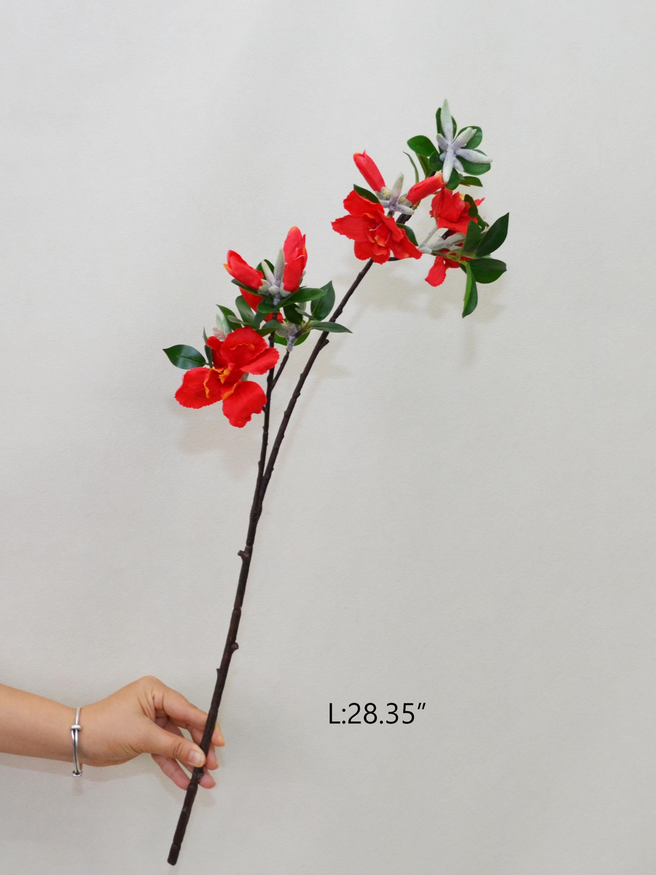 赤い花と緑の葉が付いた人工シャクナゲの茎、リアルなツツジの枝