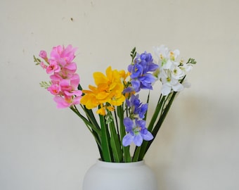 Fresias artificiales, tallos de fresia de tacto real, decoraciones florales de fresias artificiales, flores artificiales de primavera, centros de mesa, decoración del hogar