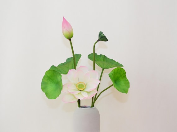 長い茎の人工蓮の花、蓮の葉、蓮の鞘、蓮の頭、蓮の素朴なスタイル