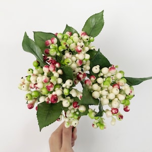 White Berry Stem with Foliage, Artificial Small Fruit Crafts, Rustic Fake Wild Fruit, Bouquet Filler, Table Floral Decor, Party Arrangement