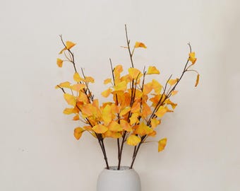 人工イチョウの茎と葉、イチョウの飾り、フェイクの秋の葉、フェイクの植物工芸品、秋の緑、花瓶の詰め物、植物の装飾