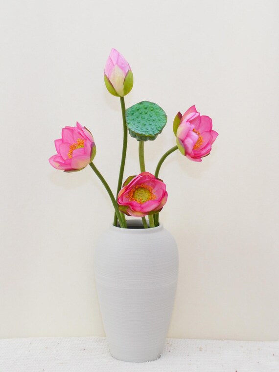 長い茎の人工蓮の花、蓮の鞘、蓮の頭、蓮の素朴なスタイル、家の装飾