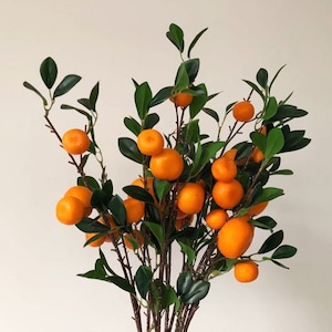 Orangefarbener langer Zweig mit künstlichem, realistischem Zitrusfruchtspray, künstlicher Mandarinenstamm, Herbsthaus-Blumendekor, Hochzeitsarrangement