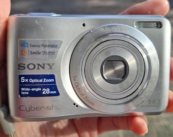 Sony Cyber Shot DSC-P93 Digital Camera - Silver / Smart Zoom 5.1MP