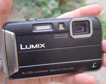 Canon IXY DIGITAL 900IS Compact Digital Camera With Battery