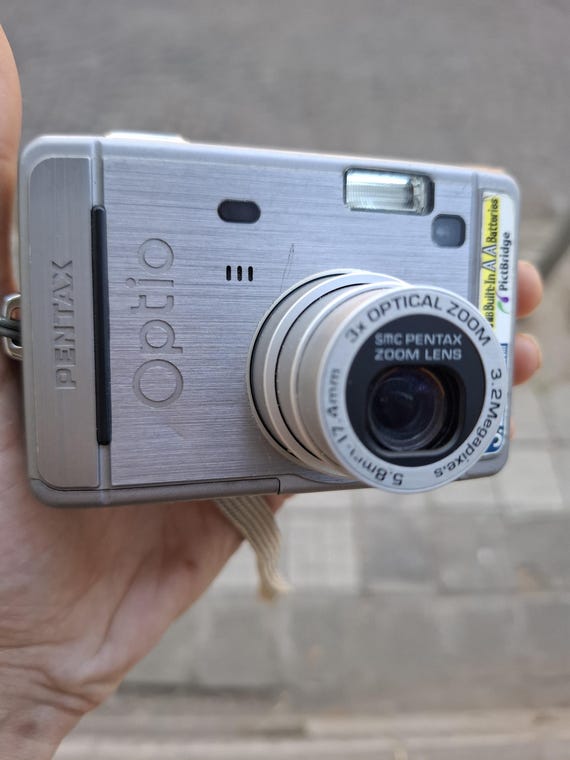 Pentax Optio 30 Compact Digital Camera 3,2MP, 3x Optical Zoom 