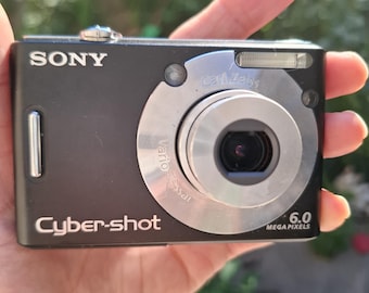 Sony Cybershot DSC-P8 Digital Camera 3x Optical Zoom 3.2 MP