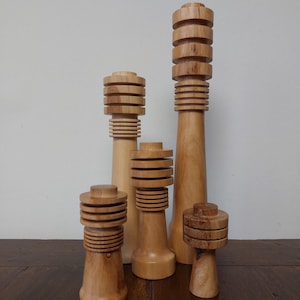 Colonne Djed ou Zed faite à la main en bois précieux disponible en différentes tailles