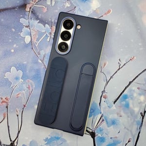 Funda para Samsung Galaxy Z Fold 6 con soporte, correa para la muñeca y protector de pantalla incorporado, funda de silicona para Z Fold
