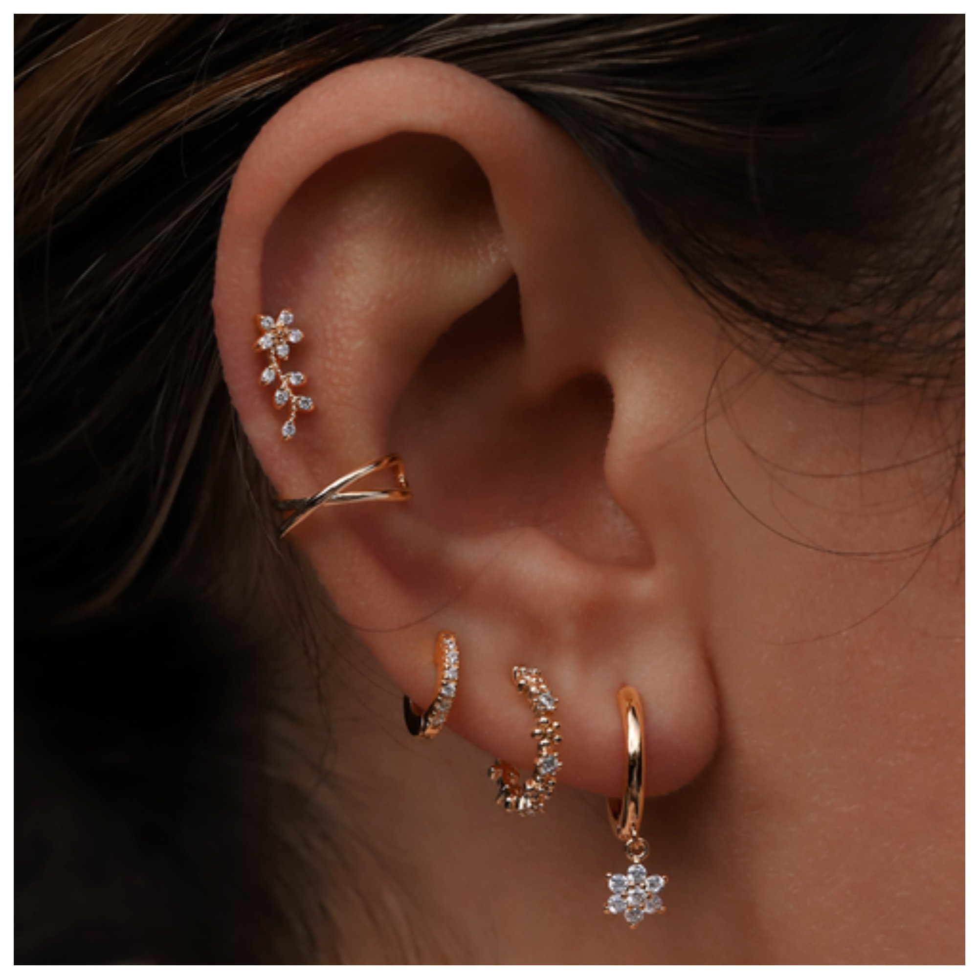 あり　Clear Flower Gold Tone Pierces s-l400.jpg