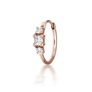 Brinco de argola com diamantes de princesa em ouro 14k, brinco huggie redondo com diamantes, brinco de argola simples, presente para mulheres.