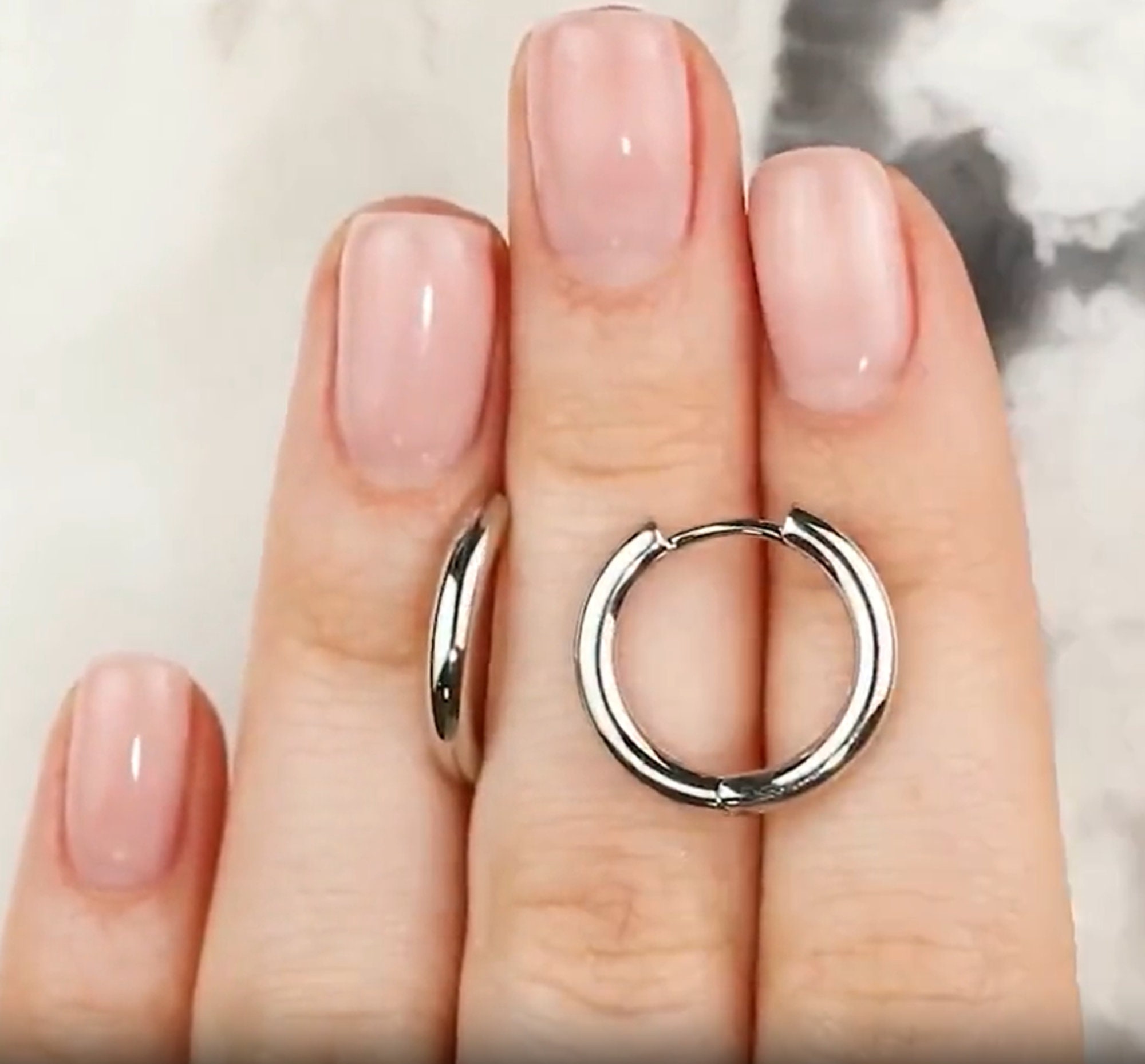 Orecchini A Cerchio Huggie In Oro 14kt - Piccoli E Minimalisti, Diametro 12mm, Per Donna E Uomo