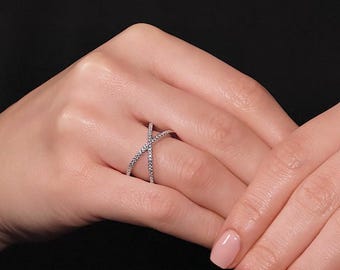 Anillo de diamantes en forma de X: anillo llamativo entrecruzado en oro blanco | Anillo pavé moderno | Anillo cruzado delicado | Regalo para ella.