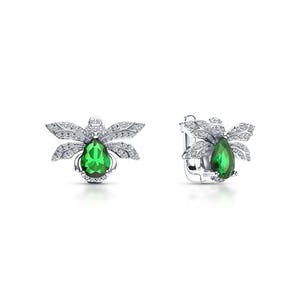 Brincos de argola Huggie em forma de borboleta de ouro 14k | Asas de pêra, esmeralda e diamante | Joias de casamento inspiradas em animais, brinco de borboleta exclusivo para ela.