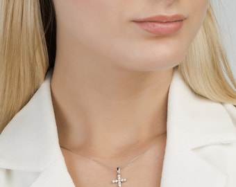 14K gouden ketting met klein rond diamanten kruisje | Sierlijke kruishanger | Minimalistische religieuze sieraden | Cadeau voor haar | Kussenblauw