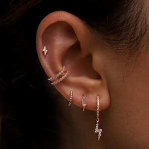 14k Gold Tiny Lightning Bolt Earrings, Thunderbolt Stud,  Lightning Studs, Tiny Cartilage Piercing, Conch Piercing.