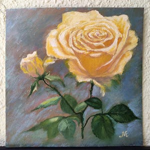 Rosa dorata e bocciolo, dipinto a olio su carta, opera d'arte quadrata, realizzata esclusivamente a mano, dimensioni 28 x 28 cm (11 x 11")