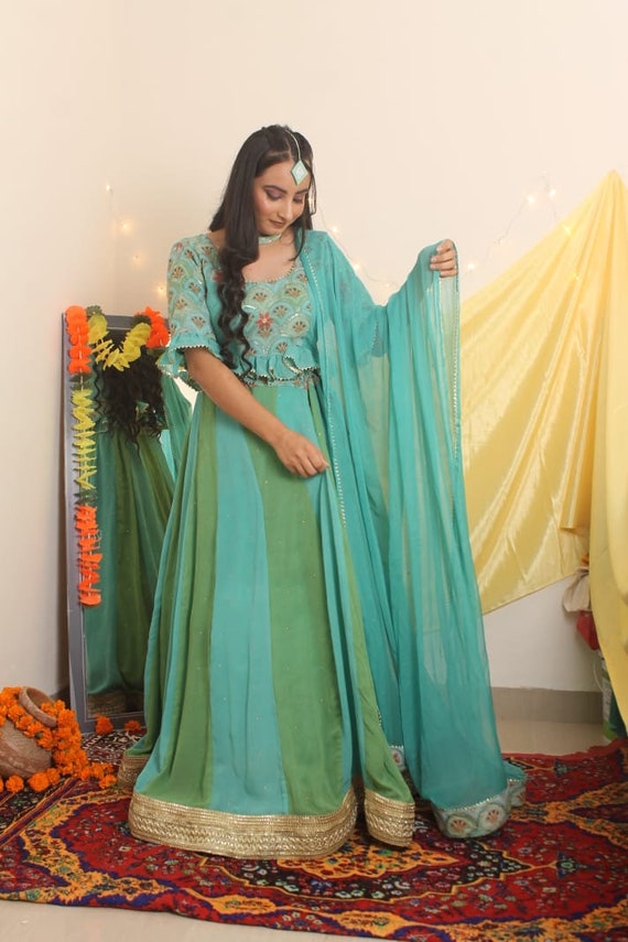 green emerald velvet dress Amazon.com: SELICO Indian Dresses Big Swing Dresses Fall and Winter  Performance Clothes Bollywood Dresses (Color : Green, Size : Small) :  Clothing, Shoes & Jewelry main image 1