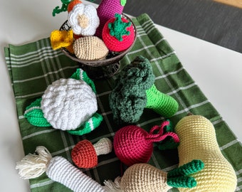 Crochet 13 Vegetables for kids small kitchen. Handmade pretend play toys for Montessori activities at home. Unique Christmas gift idea.